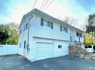 34 Laurie Rd, Brentwood, NY 11717