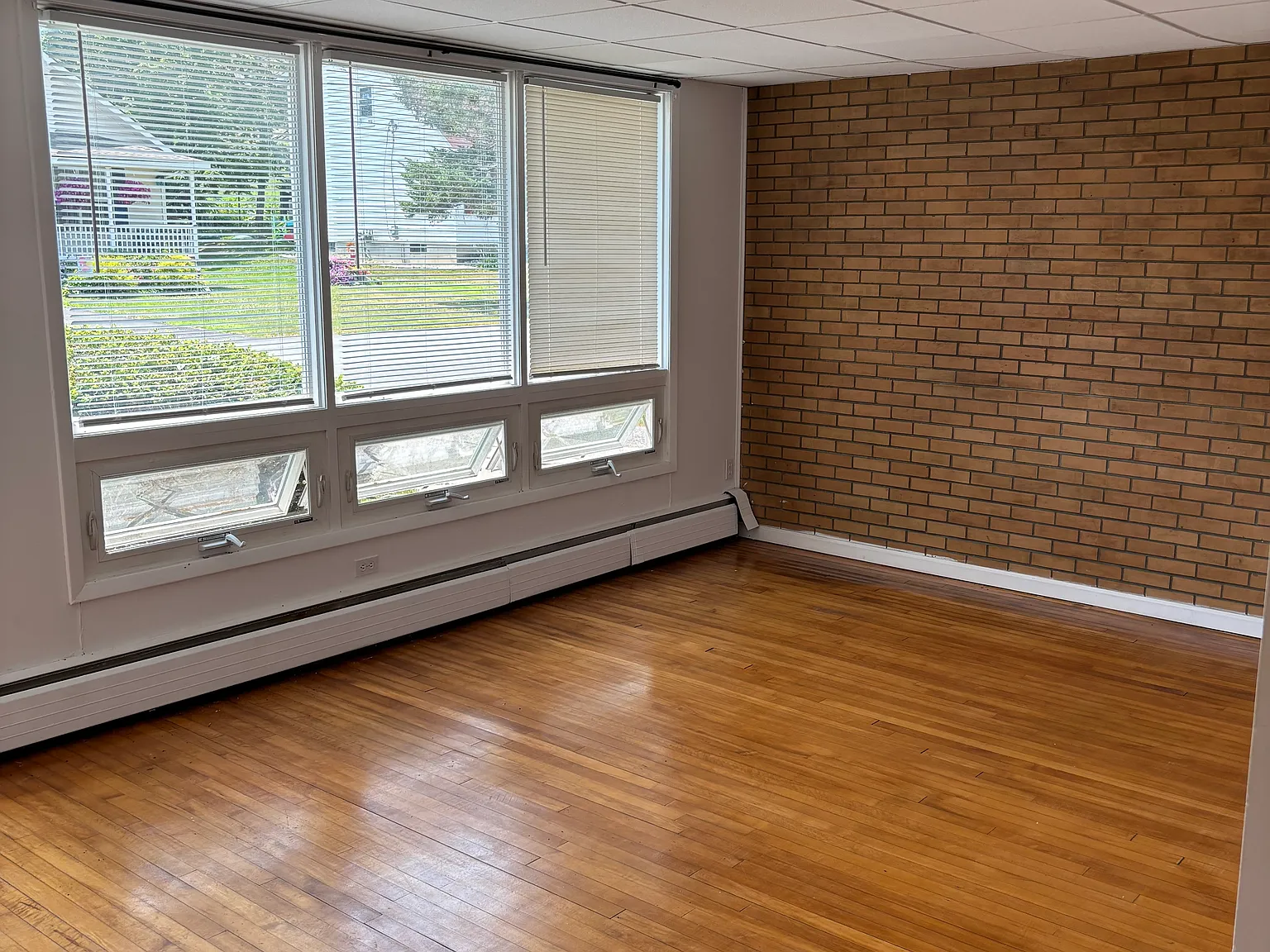 1 bed, 1000 sqft, $1,350 — Photo 4