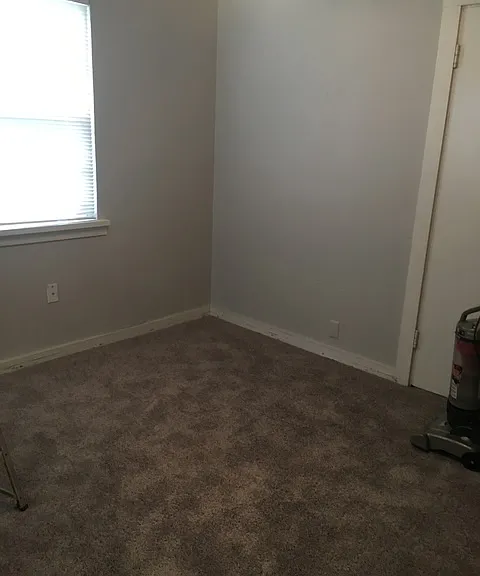 1109 Edwards Cir — Photo 6