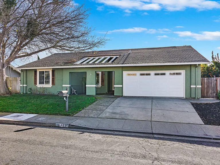 1220 Monte Vista Ct — Photo 2