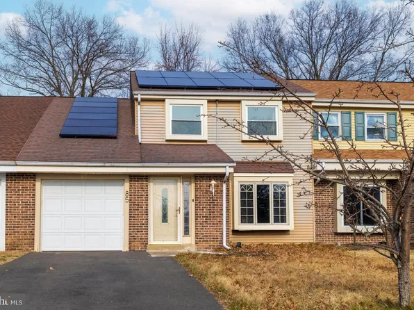 85 Green Woods Dr, Horsham, PA 19044