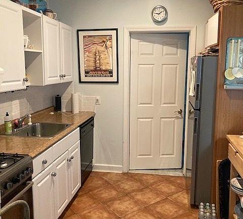 4th image of 119 Roslyn Ave #1