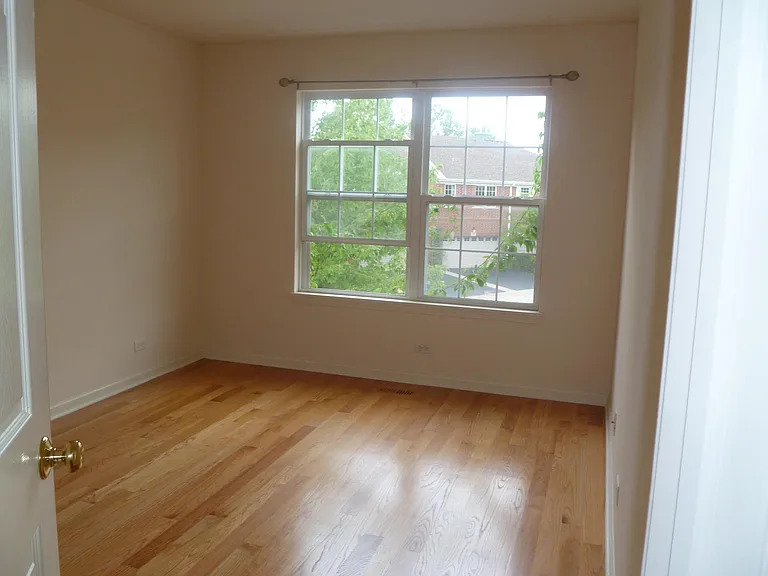 941 Bromley Pl — Photo 5