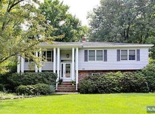 327 Forest Glen Ave, Franklin Lakes, NJ 07417