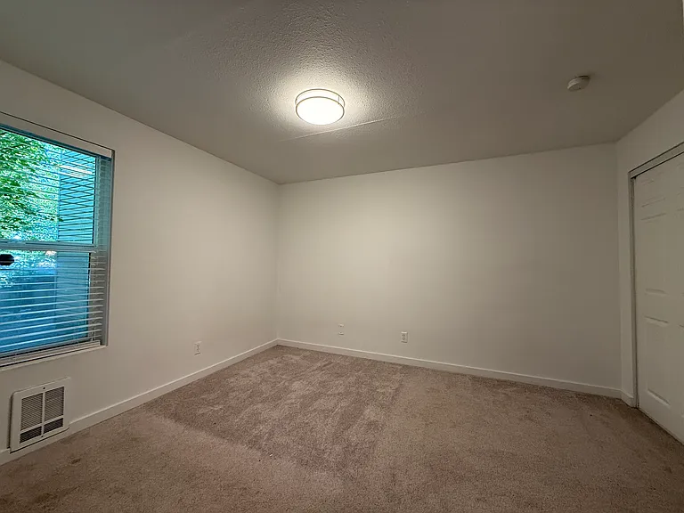 12839 SE 40th Pl #C7 — Photo 1