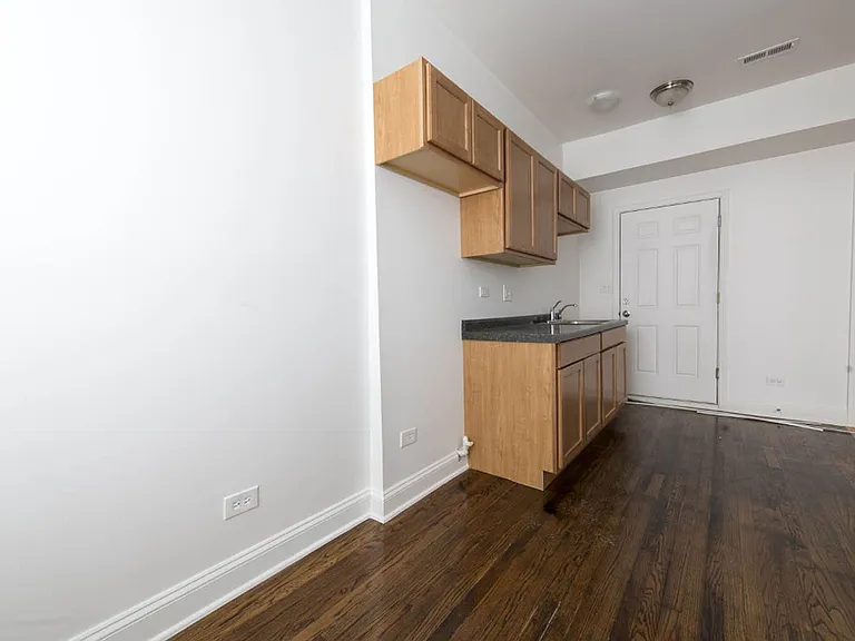 3600 W Franklin — Photo 16