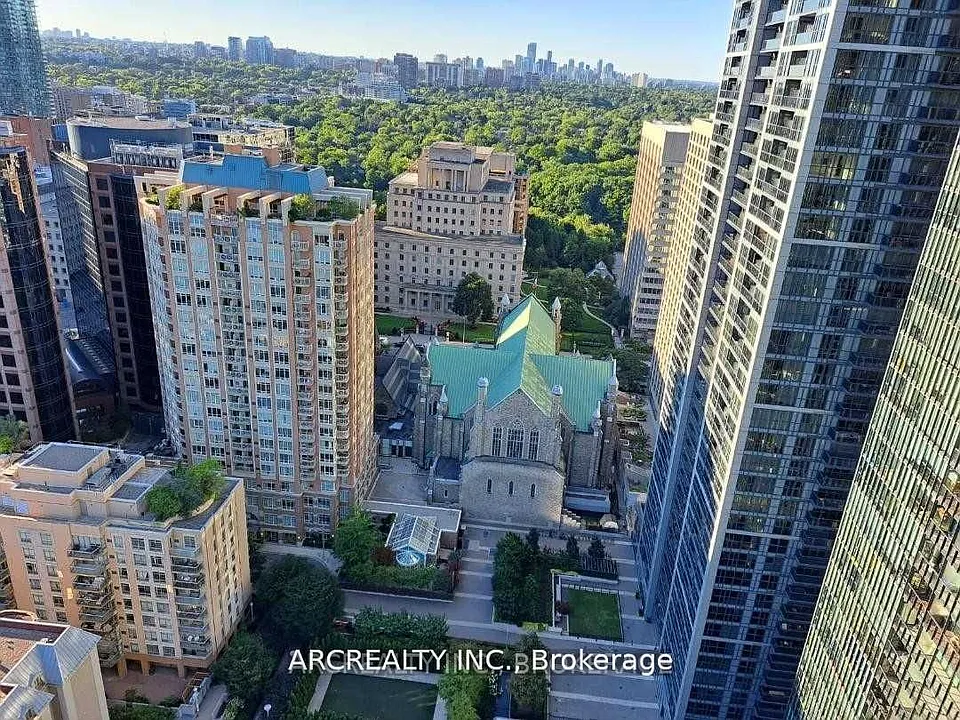101 Charles St E #2807