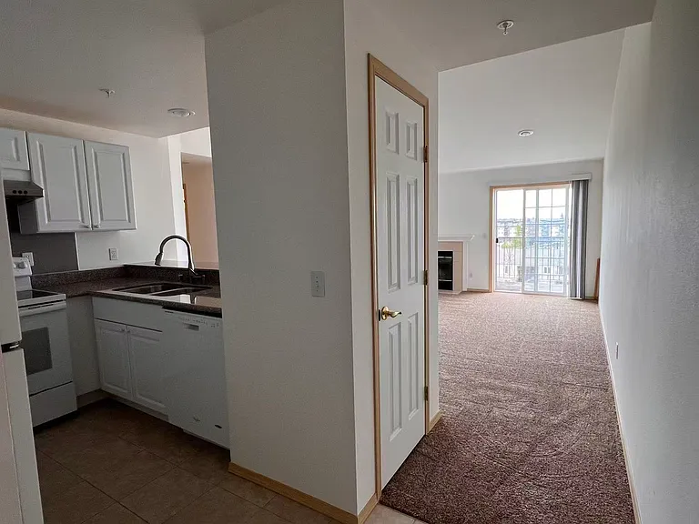 1160 Monroe Ave NE #D4 — Photo 6