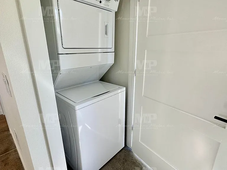 301 Parker St #B — Photo 4