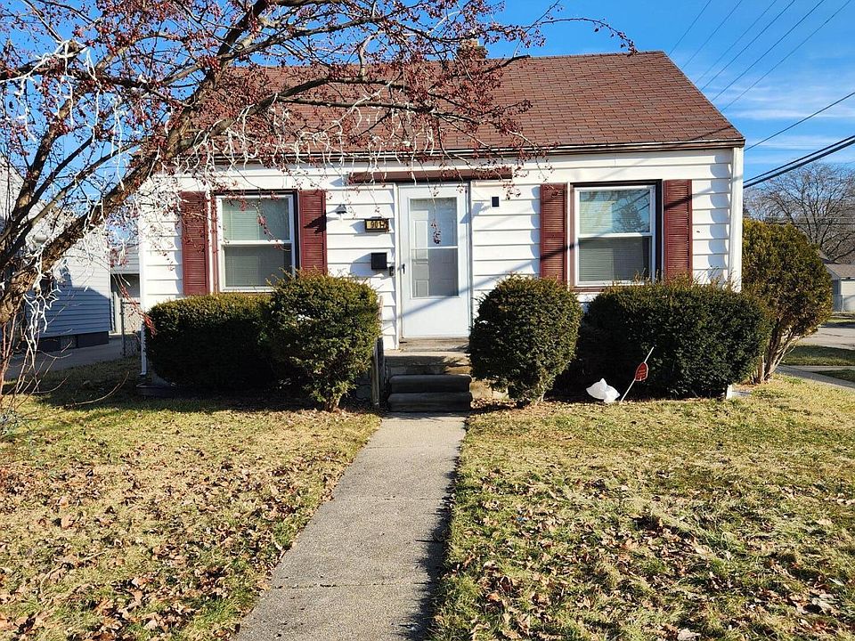 2nd image of 19017 Woodside St