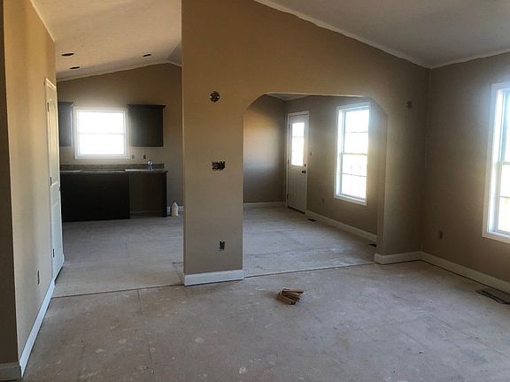 3rd image of 165 Spokane Ct