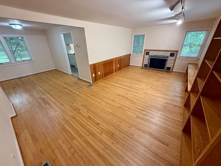 325 Highland Rd — Photo 7