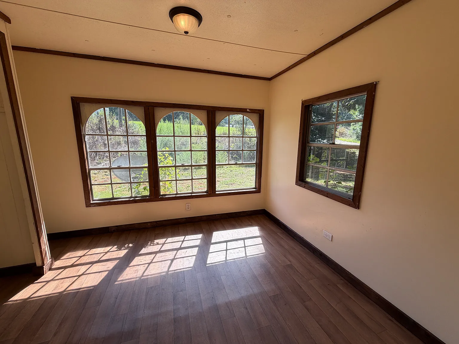 100 Gloria Ln — Photo 3