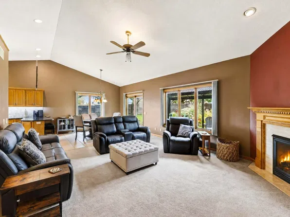 647 Grandview Dr, Sun Prairie, WI 53590