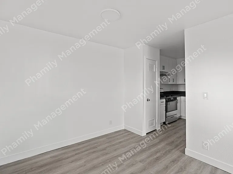 2538 Johnston St #11 — Photo 11