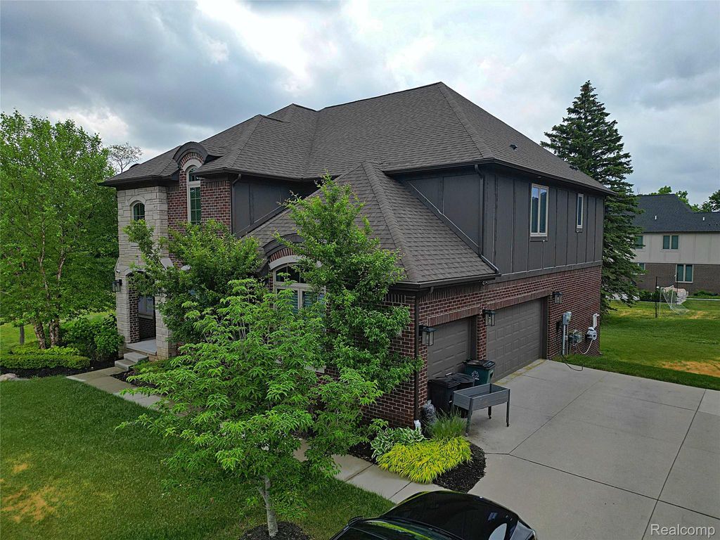 4966 Park Manor Dr, Troy, MI - View 4