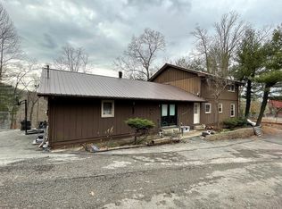 831 Ridgeway Dr, Paintsville, KY 41240