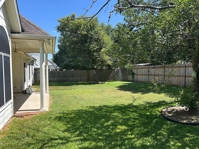 2403 Crystal Dr — Photo 24