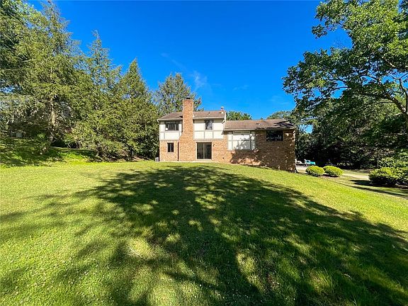3rd image of 3226 Hawthorne Ct