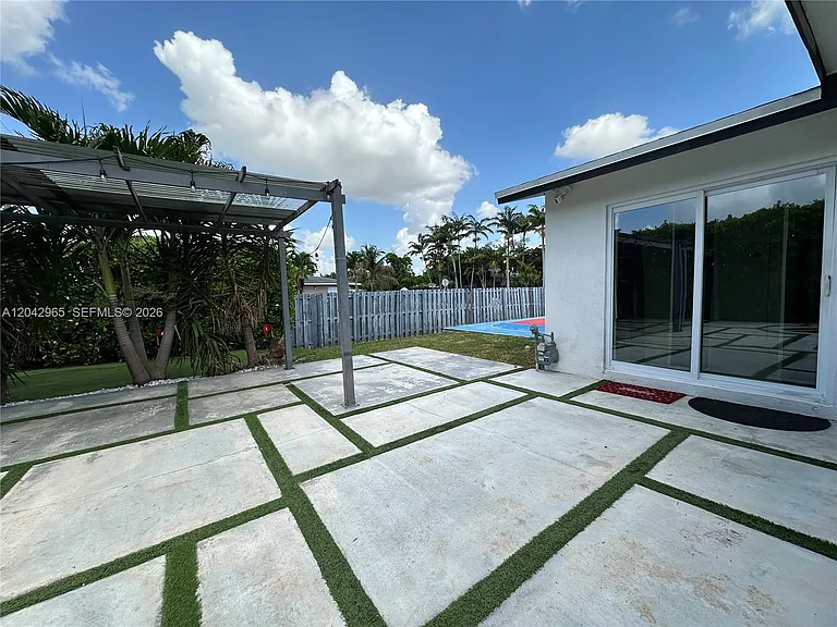 10010 SW 162nd St — Photo 29