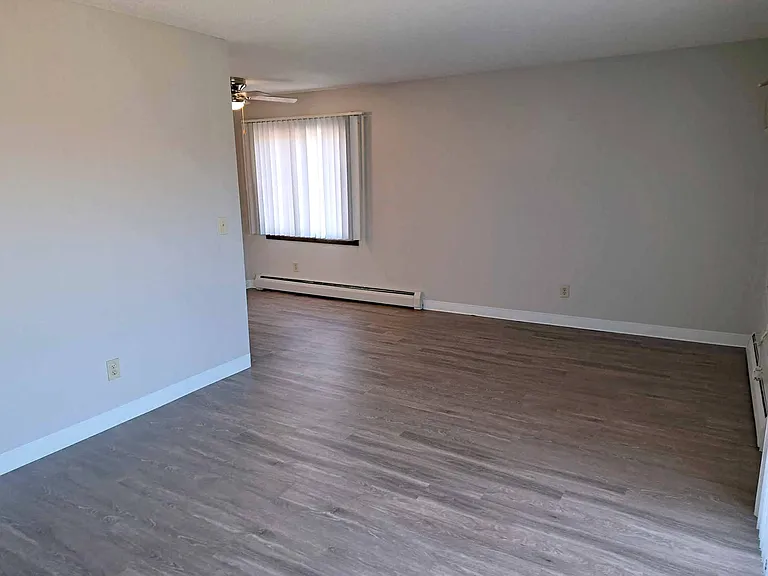 Corinthian Apartments — Photo 15