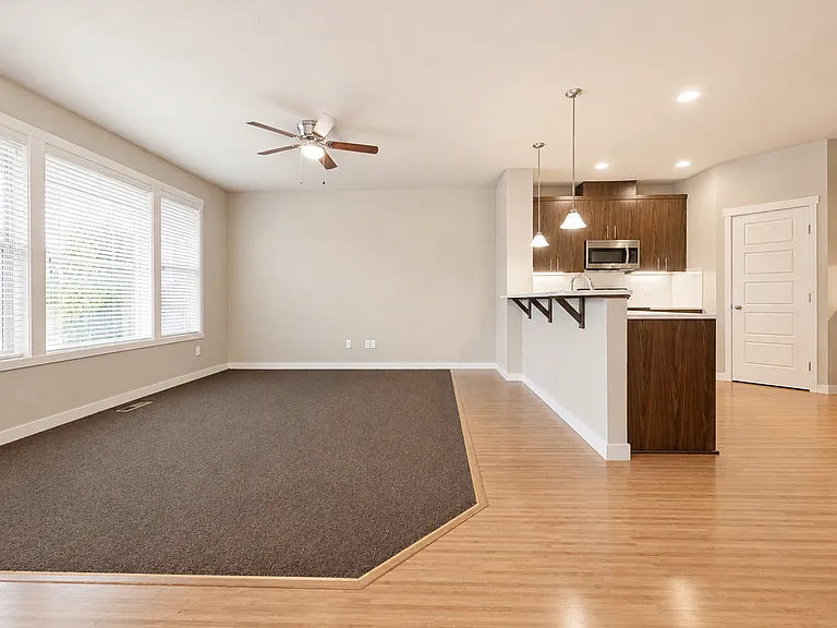 7214 Hayworth Ave NE — Photo 3