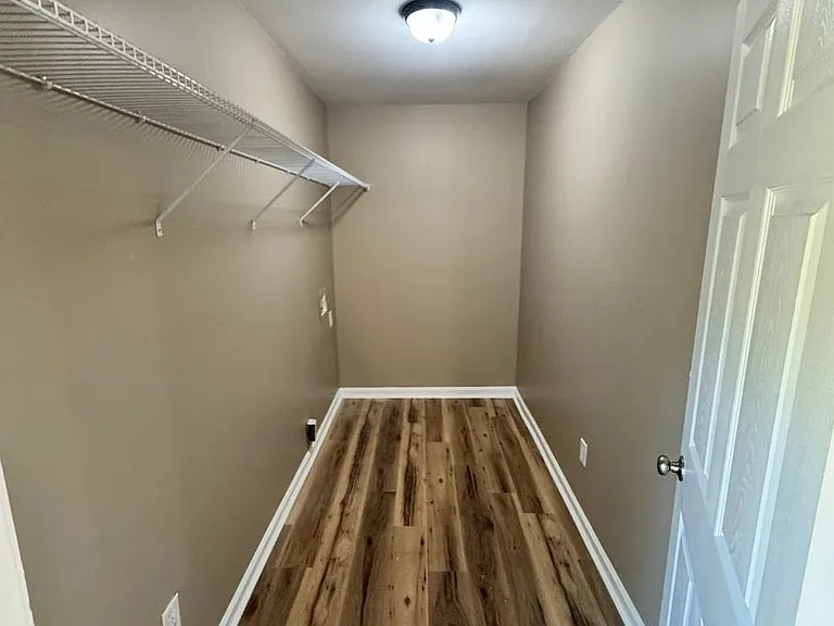 943 Grace St — Photo 12