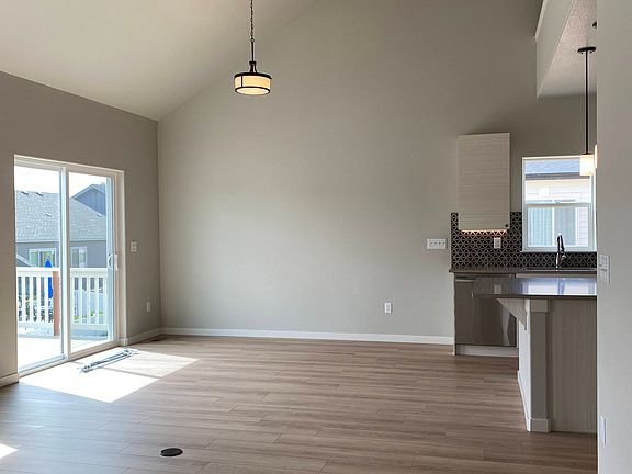 5th image of 136 Taryn Ct