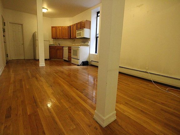 2nd image of 72 W 87th St APT 3A