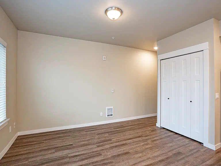 627 N Fife St — Photo 17