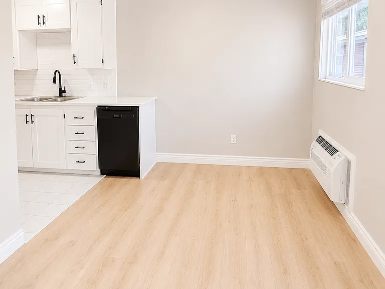 Connie Jean Apartments — Photo 10