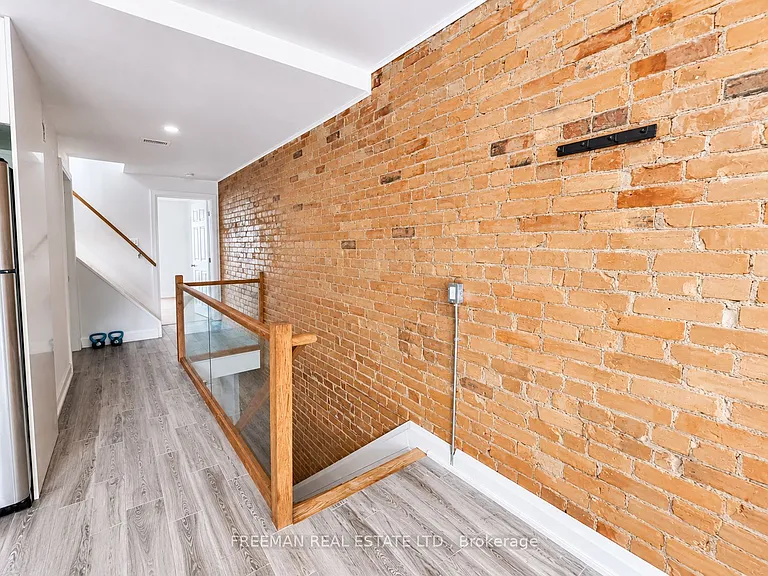 342 Howland Ave #UPPER — Photo 9