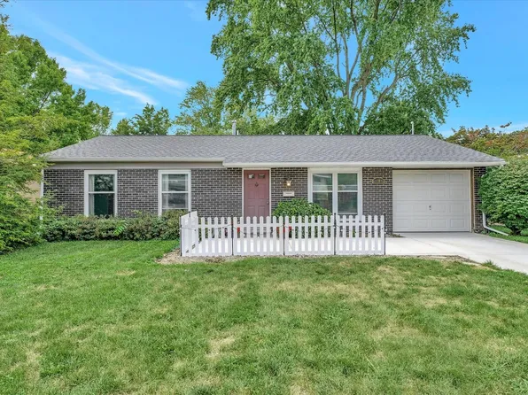 1703 E Fairlawn Dr, Urbana, IL 61802