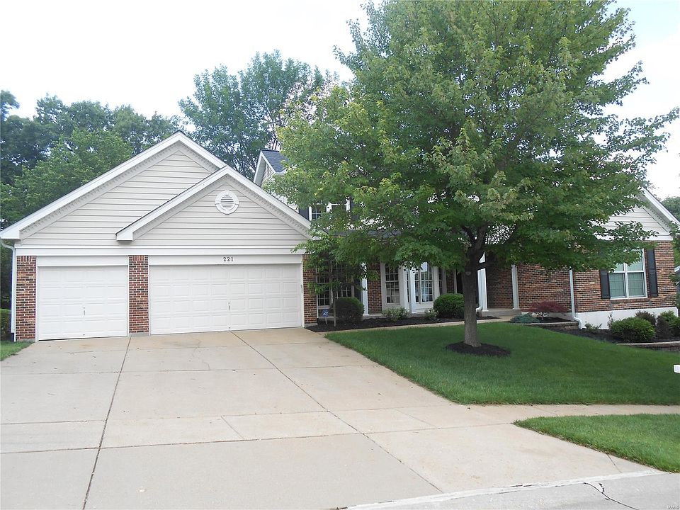 1st image of 221 Turnberry Place Dr