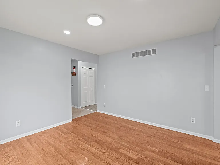 1254 Hartland St — Photo 5