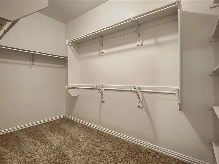 817 Silvermoon Dr — Photo 13
