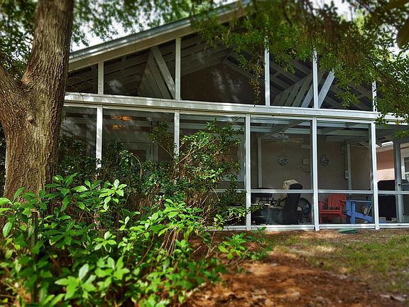 3rd image of 467 Wood Beach Dr