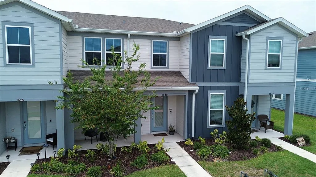 3 bed, 2.5 bath, 1652 sqft, $2,600 — Photo 3