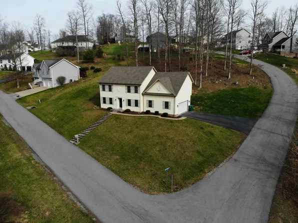 26 Pepperbush Ln, Fairmont, WV 26554