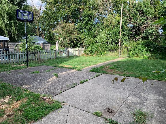 5th image of 1243 S Floyd St #1