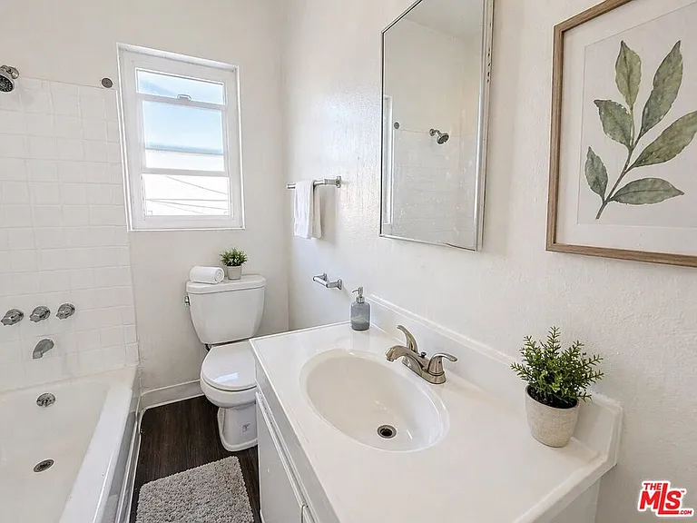 1133 W 36th Pl #2 — Photo 7