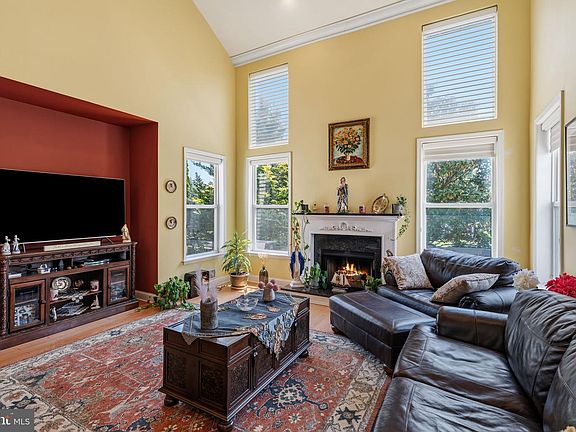 5th image of 901 Oakley Dr