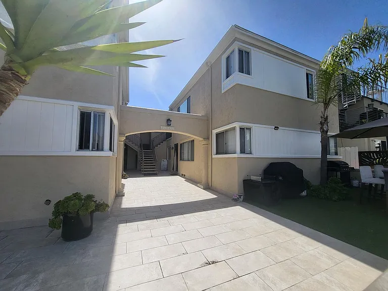 Mission Beach 1Bed 1 Bath steps from the water! — Photo 2