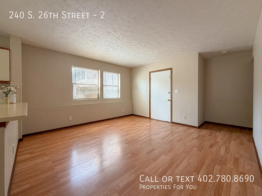 3 bedroom 2 bath in Central Lincoln! — Photo 3