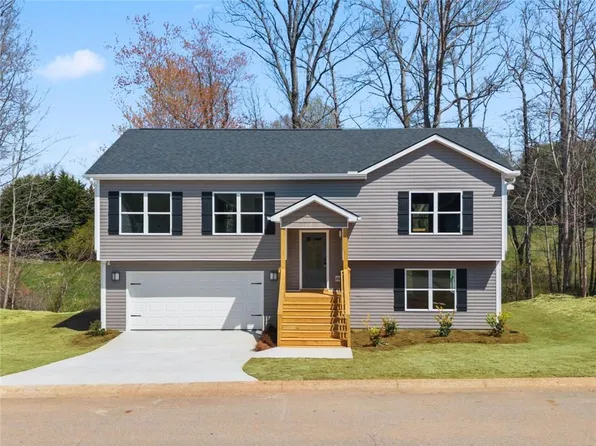 226 Highland Pointe Dr, Alto, GA 30510