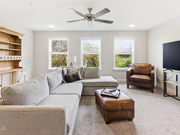 4406 Finch Ln — Photo 20