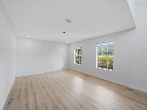 885 N Horsemans Park Dr, Dammeron Valley, UT 84783