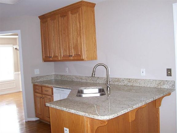 3rd image of 5331 Ashland Dr