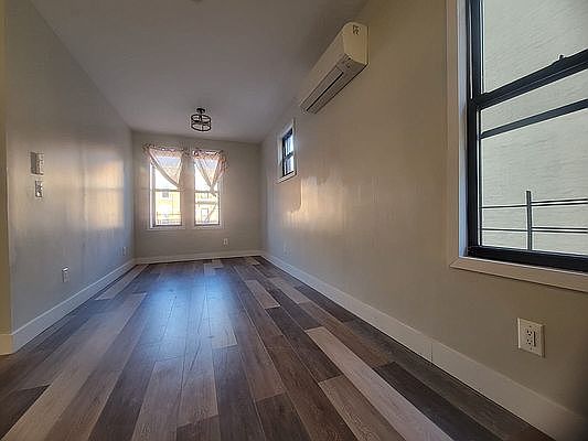 4th image of 1148 Rogers Ave #2A