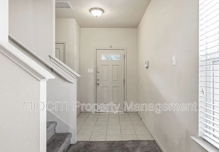 205 Tallow Trl — Photo 2